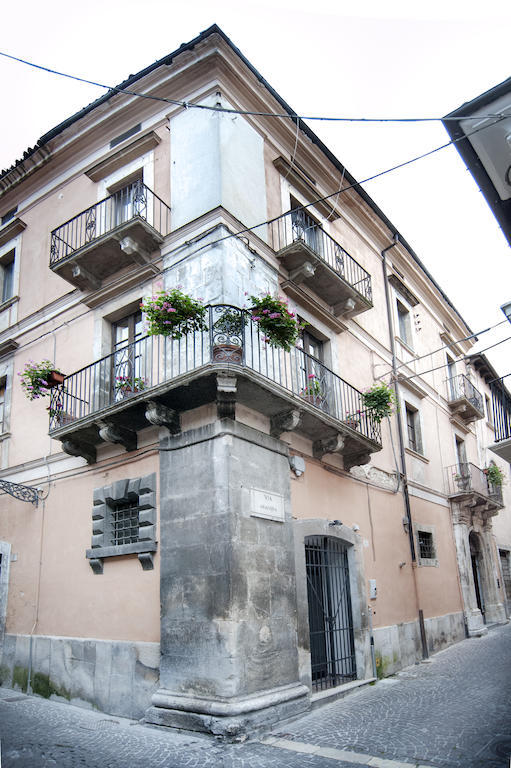 Palazzo Salini - Appartamento Familiare Sulmona Eksteriør bilde