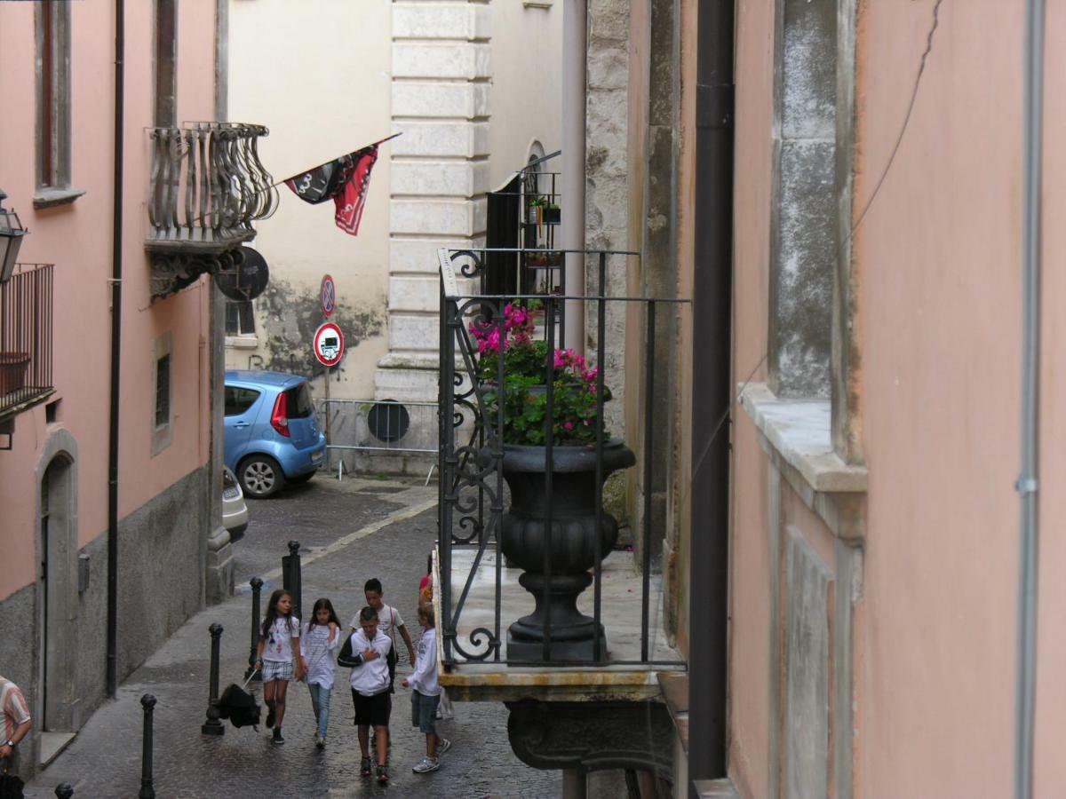 Palazzo Salini - Appartamento Familiare Sulmona Rom bilde