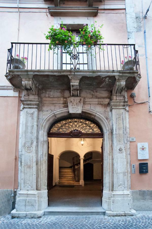 Palazzo Salini - Appartamento Familiare Sulmona Eksteriør bilde